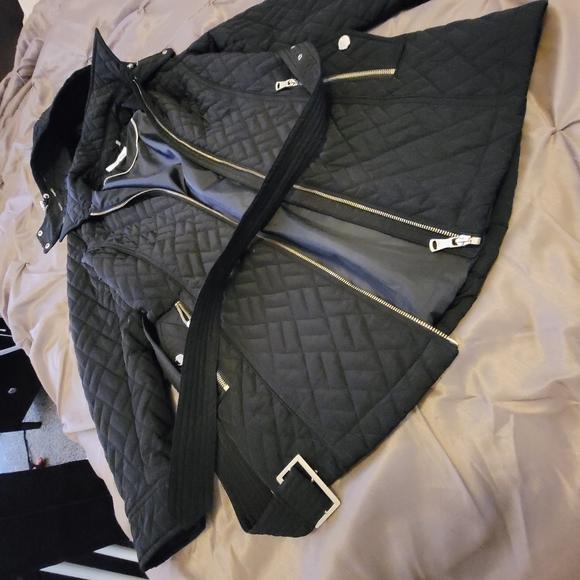 Calvin Klein - Picture 4 of 8